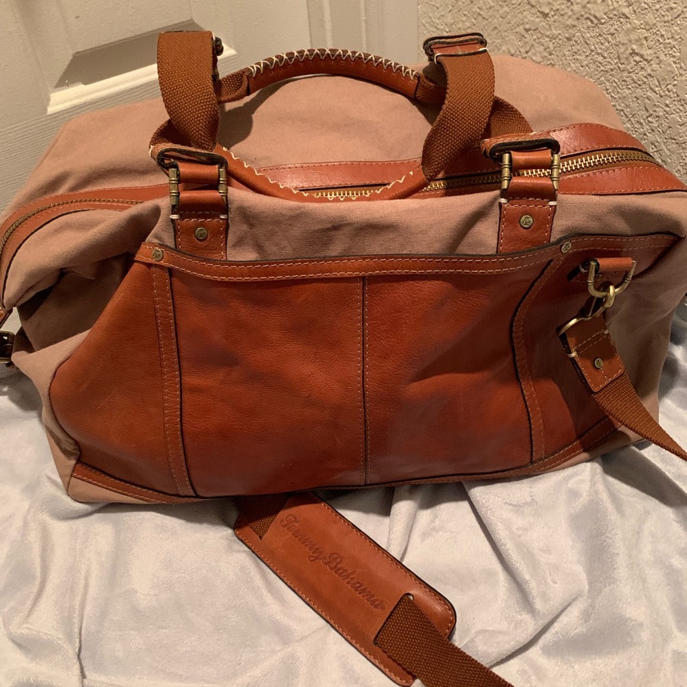 ....SOLD..... Tommy Bahama men weekender - Picture 2 of 8